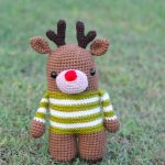 crochet reindeer with a sweater